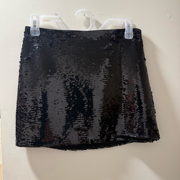 Black Sequin Mini Skirt - Picture 4 of 7